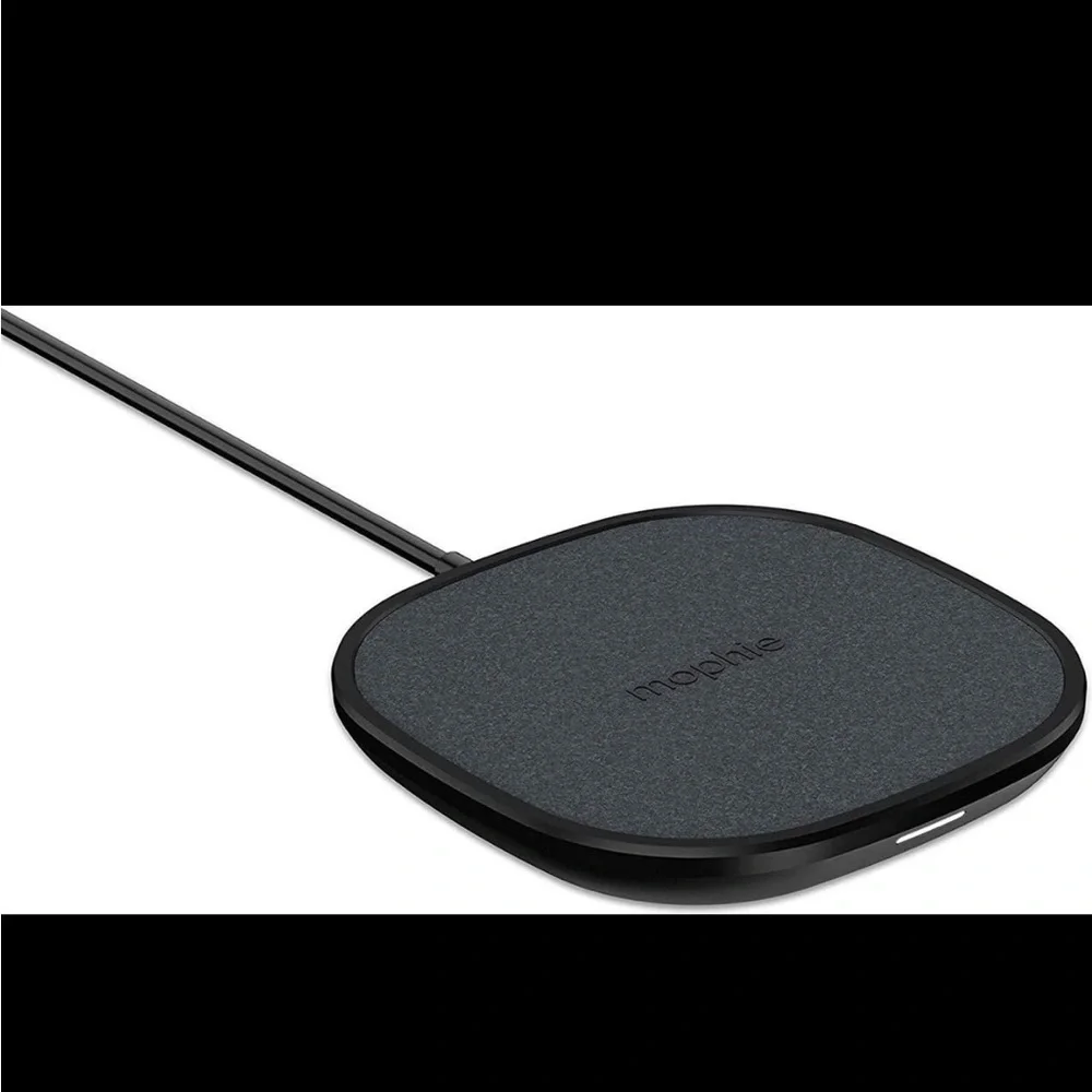 MOPHIR WIRELESS CHARGING PAD. COMPACT UNIVERSAL CHARGING PAD. NEW IN BOX